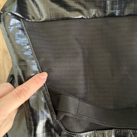 Patagonia Black Hole Duffel Bag 70L - Picture 6 of 12